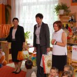 Kanclerz mgr Zofia Kozioł , wicekanclerz mgr Renata Mielak i dyrektor przedszkola mgr Urszula Ciężadło w sali zabaw