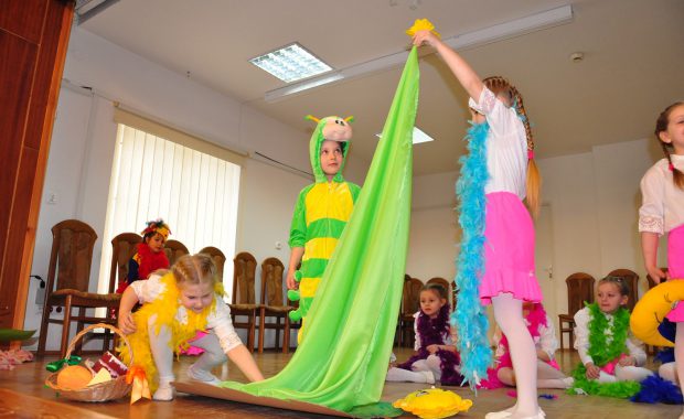Sympozjum pedagogiczne - dzieci na scenie