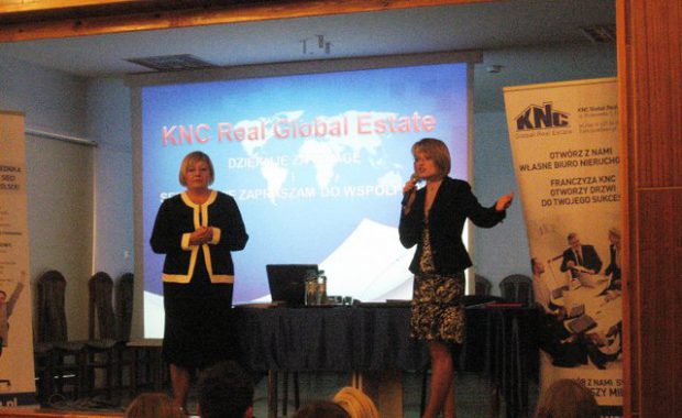 Prelegentka z organizatorką konferencji dr Marzeną Bac