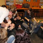 Paidagogos w Krakowie - uczestnicy podczas zajęć siedzący na podłodze