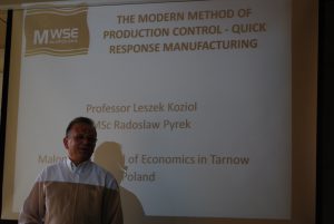 Prof. Leszek Kozioł podczas wystąpienia