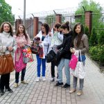 Studentiki Pedagogiki przez ogrodzeniem Zakładu Poprawczego w Tarnowie