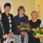 Przedstawiciele władz Uczelni: dr Jolanta Stanienda, prof. dr hab. Michał Woźniak, mgr Renata Mielak, dr Renata Smoleń dziękują ustępującemu zarządowi