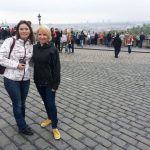 mgr Veronika Brunerova i mgr Karolina Chrabąszcz na placu w Hradczanach
