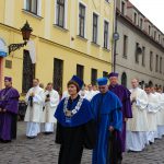 Przedstawiciele władz MWSE w procesji ulicami Tarnowa