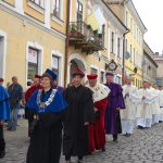 Przedstawiciele władz MWSE w procesji ulicami Tarnowa