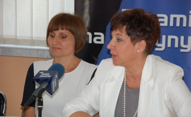 Dziekan dr Jolanta Stanienda i wicekanclerz mgr Renata Mielak