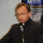 ks. Tadeusz Michalik podczas wystąpienia