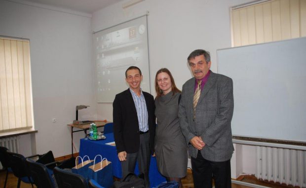 Prof. Branko Wasserbauer, M. Sc. Ivana Varičak, Mgr Radosław Pyrek w sali wykładowej