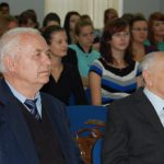 Rektor prof. dr hab Michał Woźniak oraz prof. dr hab. Zenon Muszyński podczas prezentacji