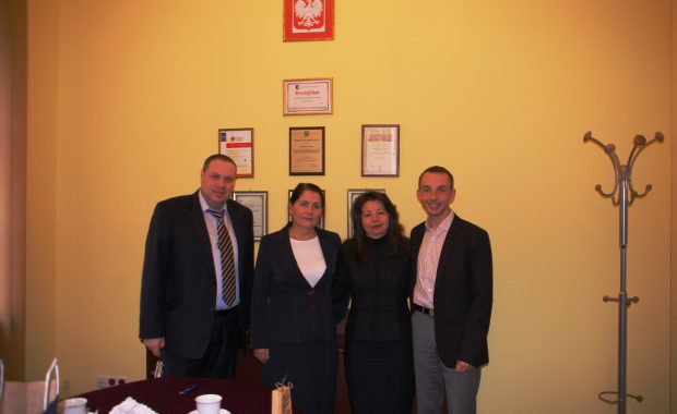Wspólne zdjęcie gości z Bułgarii z kanclerz MWSE i koordynatorem Programu Erasmus