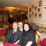 Sala restauracyjna - przy stole siedzą od lewej prof. Leszek Kozioł, mgr Radosław Pyrek, prof. Androniki Kavoura