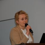 Justyna Adamiec z Erasmus Student Network podczas wystąpienia