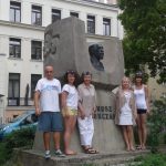 Studenci i pracownicy BRPD przed muzeum Janusza Korczaka w Warszawie