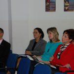 Od prawej Wicekanclerz mgr Renata Mielak, Pani Dziekan dr Renata Smoleń, Kanclerz mgr Zofia Kozioł oraz mgr Radosław Pyrek