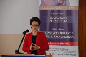 Pani dr Barbara Klasińska w trakcie wystąpienia