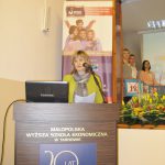 Dziekan dr Renata Smoleń wita zebranych