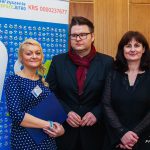 Od lewej stoją Marta Falińska, Krzysztof Drwal i Bożena Cynarska