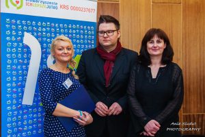 Od lewej stoją Marta Falińska, Krzysztof Drwal i Bożena Cynarska