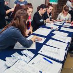 Studentki rejestrują uczestników