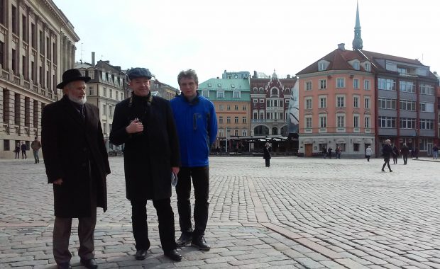 Nauczyciele akademiccy MWSE zwiedzający stare miasto