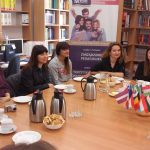 Studenci i pracownicy przybyli do tarnowa w ramach Tygodnia Erasmusa w trakcie spotkania z władzami Uczelni w czytelni bibliotecznej