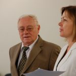 Prof. Jan Siekierski i mgr Bożena Niekurzak ogłaszają wyniki egzaminów