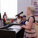 Mgr Karolina Charabąszcz-Sarad prezentuje osiągnięcia organizacji studenckich