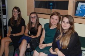 Studentki st. licencjackich kier. Zarządzanie przed obroną