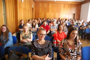 Studenci biorący udział w wykładzie