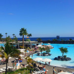 Teneryfa - widok na baseny hotelowe i morze
